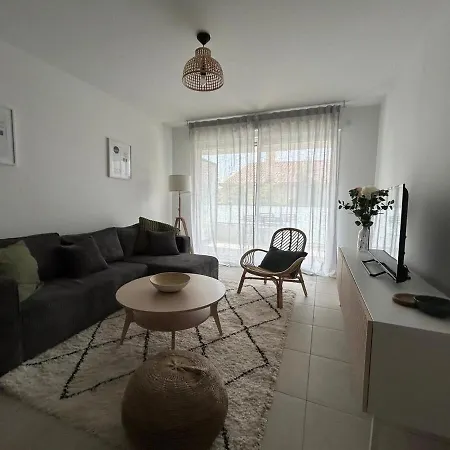 Spacieux T2 A 150m Des Plages Apartment